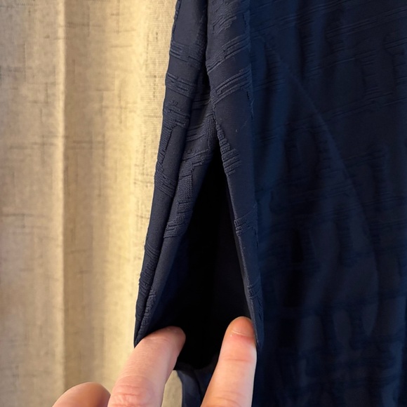 J. McLaughlin Navy Swing Dress. Size S. 2 side pockets. Geometric pattern. - Picture 3 of 8